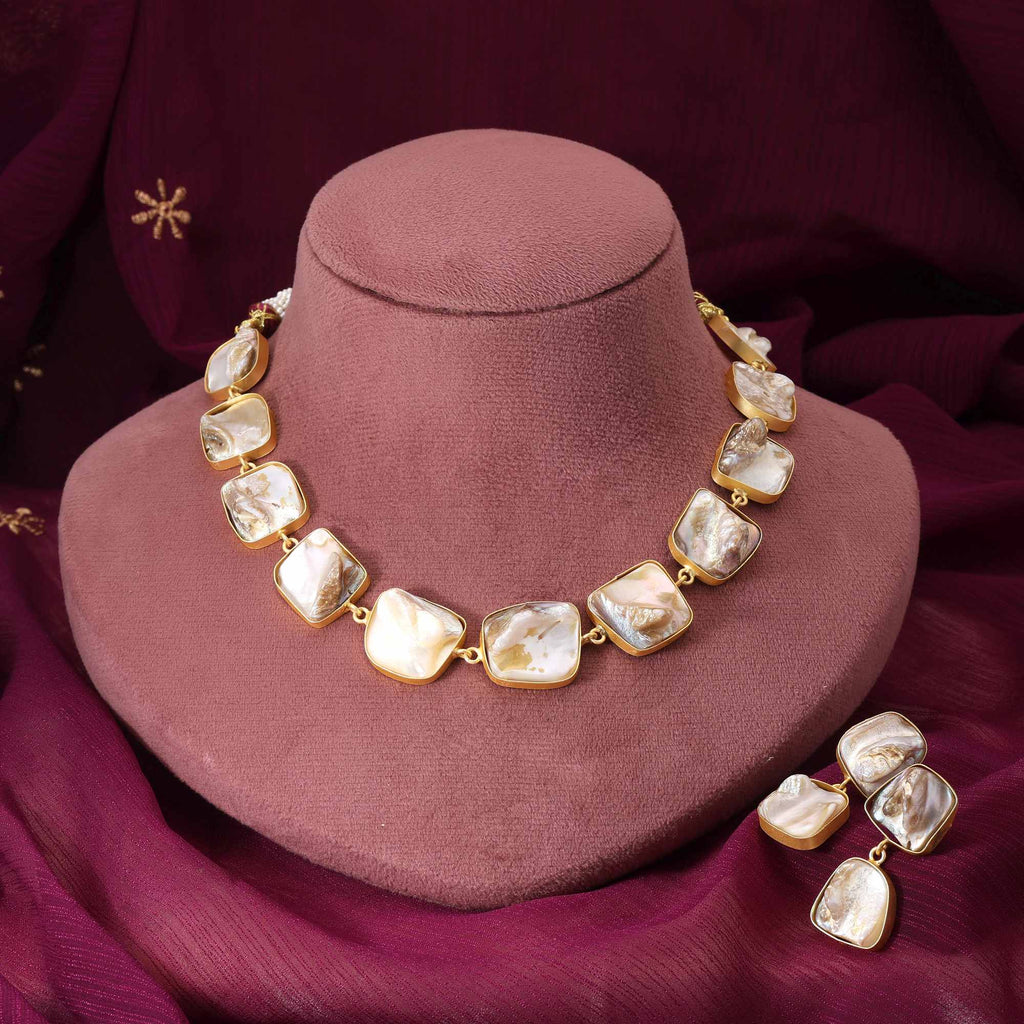 Gold Color Traditional Heritage Amrapali Necklace Set For Bridal And Festive Look