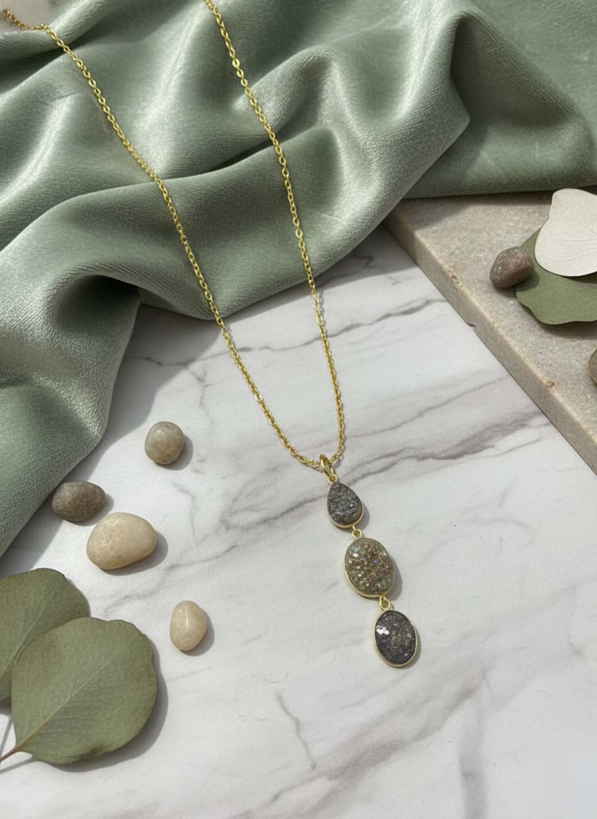 Grey Color Amrapali Hansli Necklace Featuring Bold Design Inspired By Royal Amrapali Jewelry