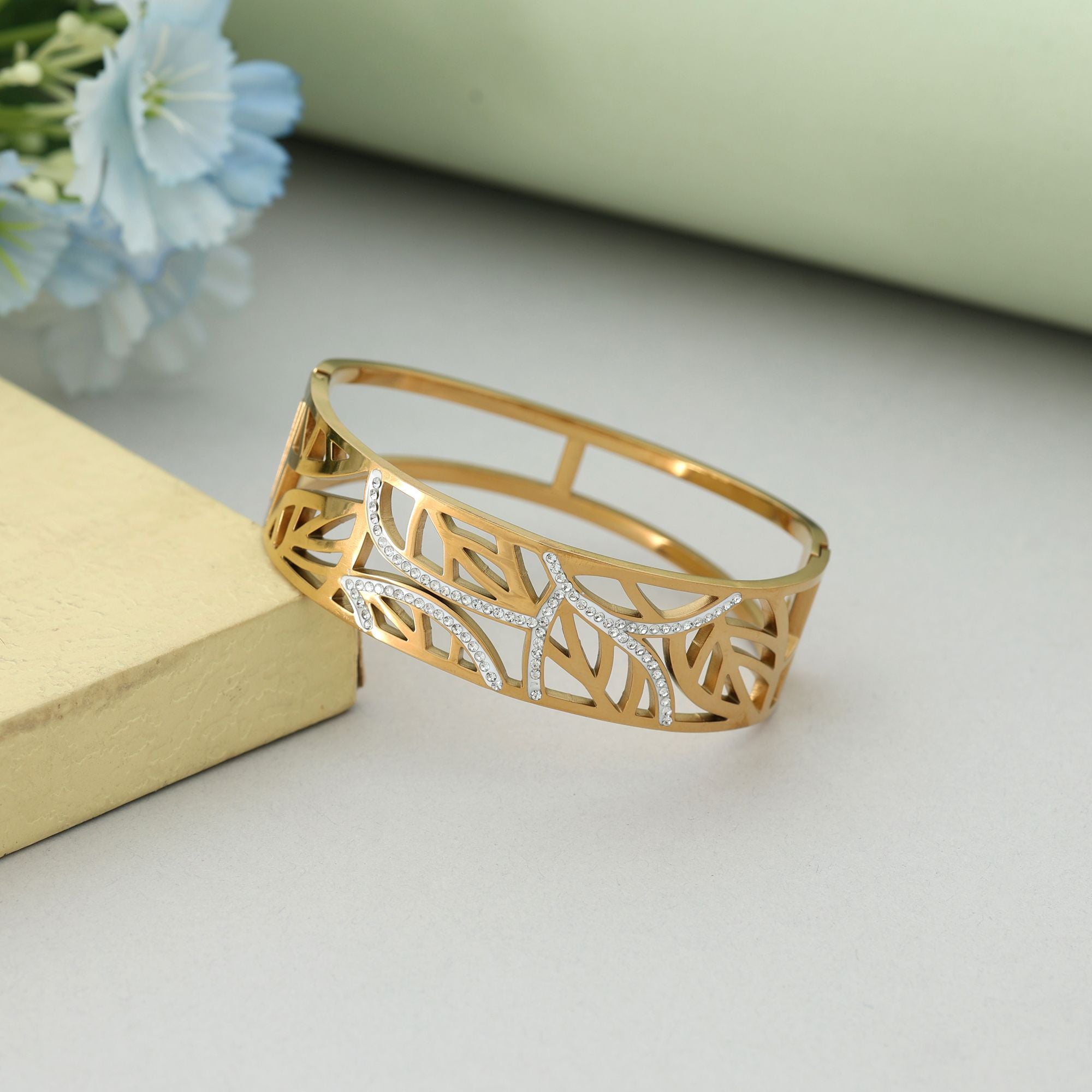 White Color Openable Anti Tarnish Bracelet