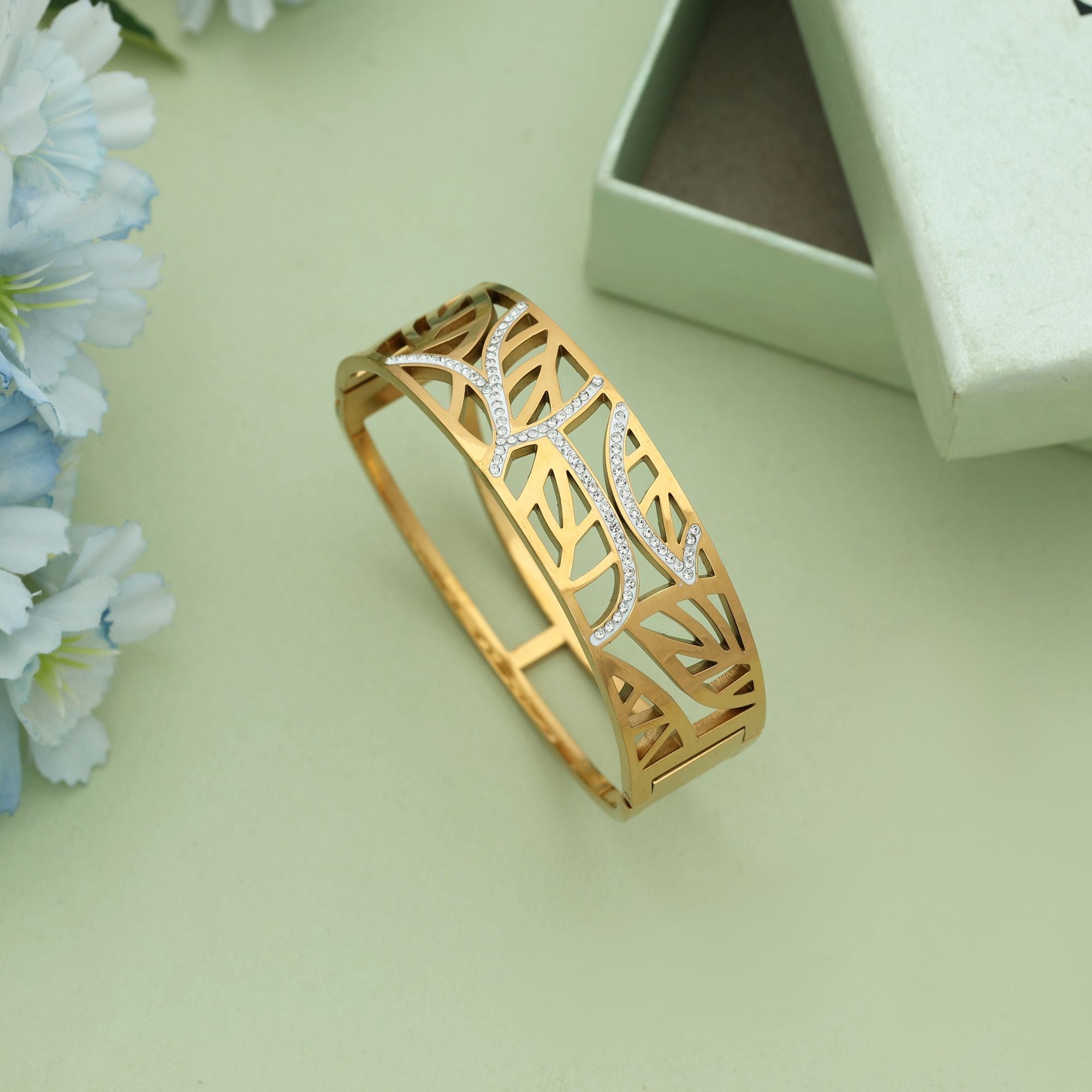 White Color Openable Anti Tarnish Bracelet