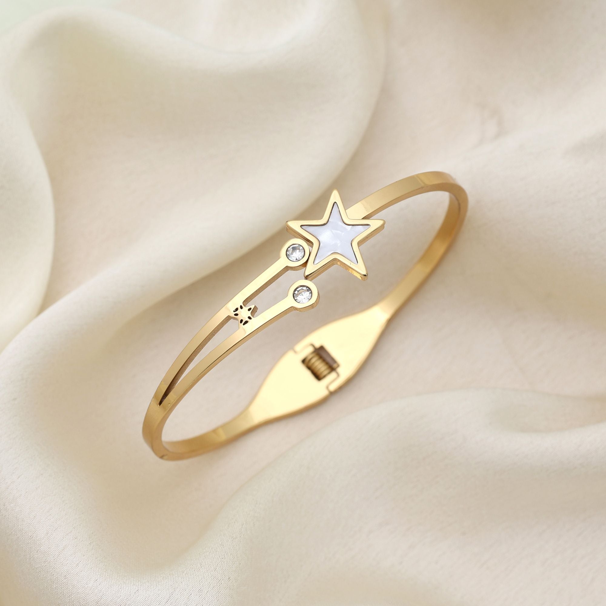 White Color Openable Anti Tarnish Bracelet