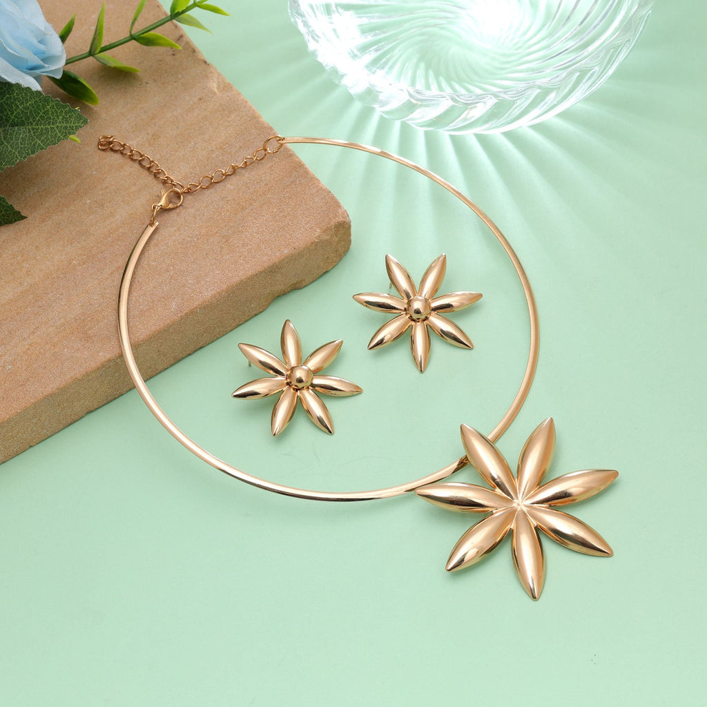 Gold Color Anti Tarnish Hasli Necklace Set with Modern Design