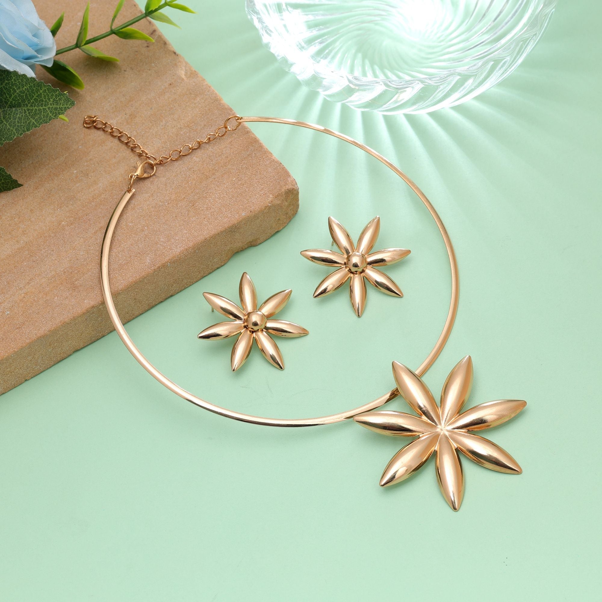 Gold Color Anti Tarnish Hasli Necklace Set with Modern Design