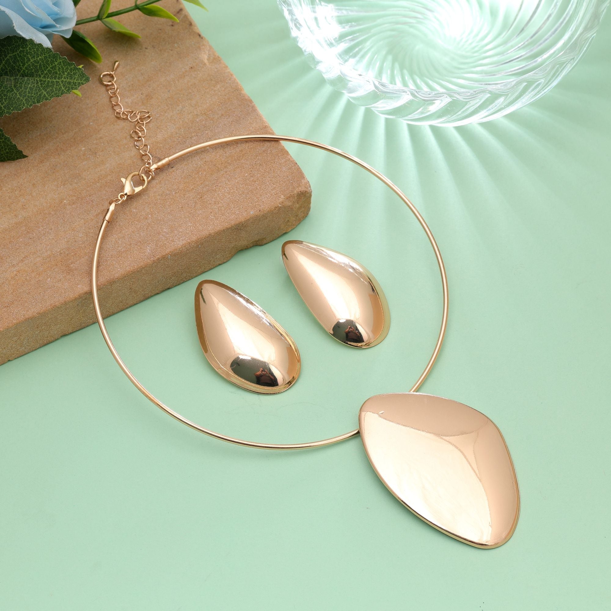 Gold Color Anti Tarnish Hasli Necklace Set with Minimalist Style