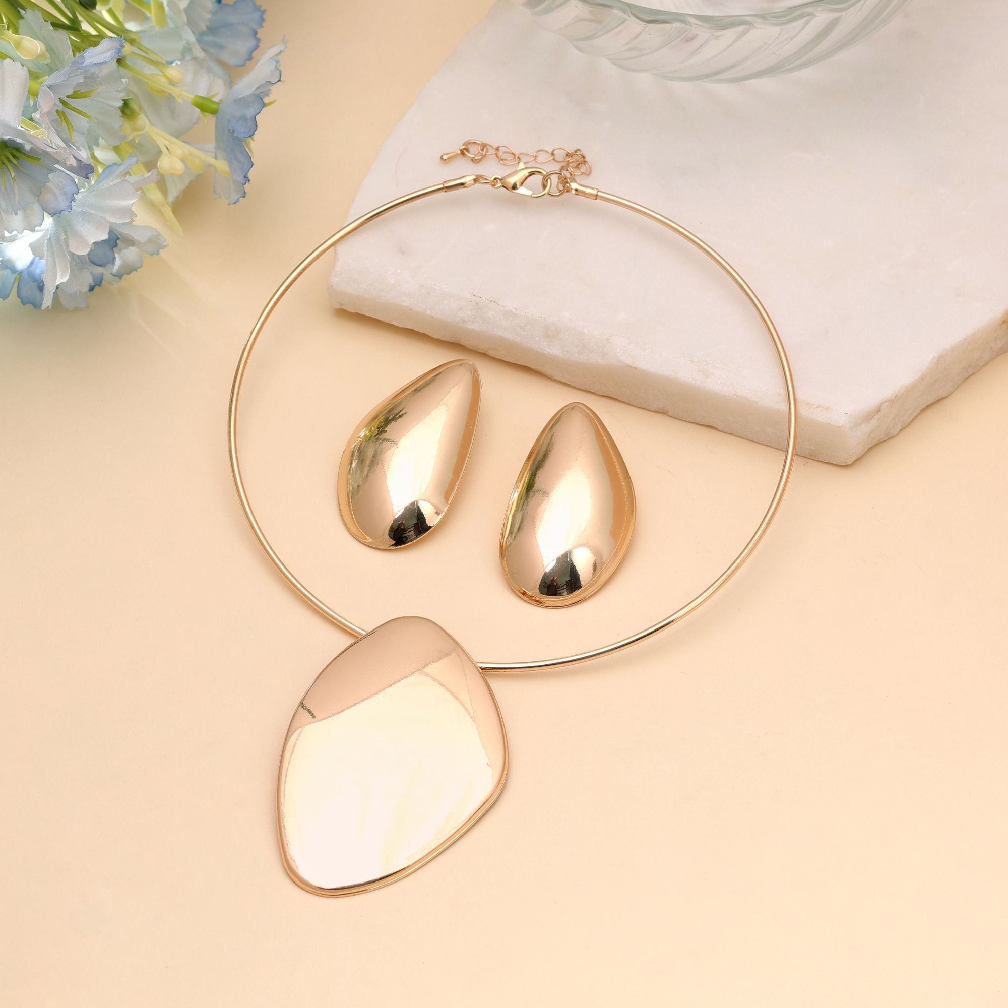 Gold Color Anti Tarnish Hasli Necklace Set with Minimalist Style