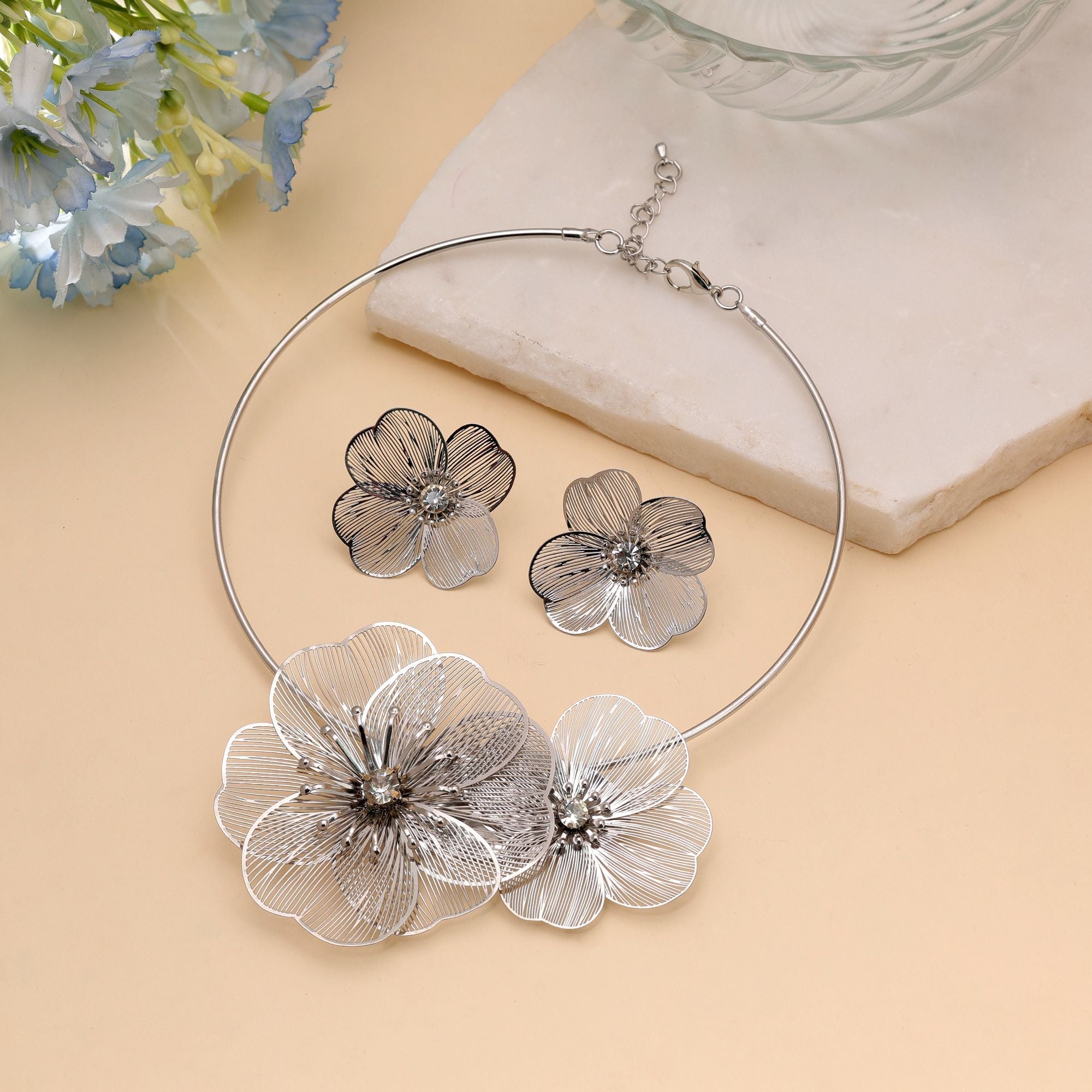 Silver Color Floral Shape Anti Tarnish Hasli Necklace Set