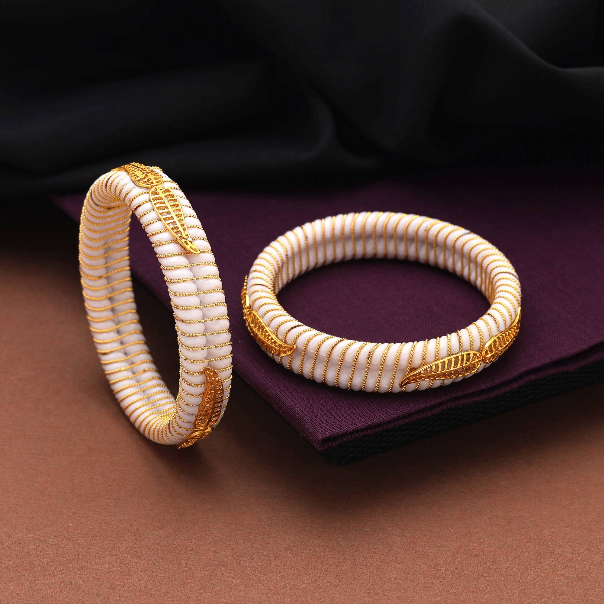 White Color Beautiful Classic Glossy Finish Women’S Fashion Bangle