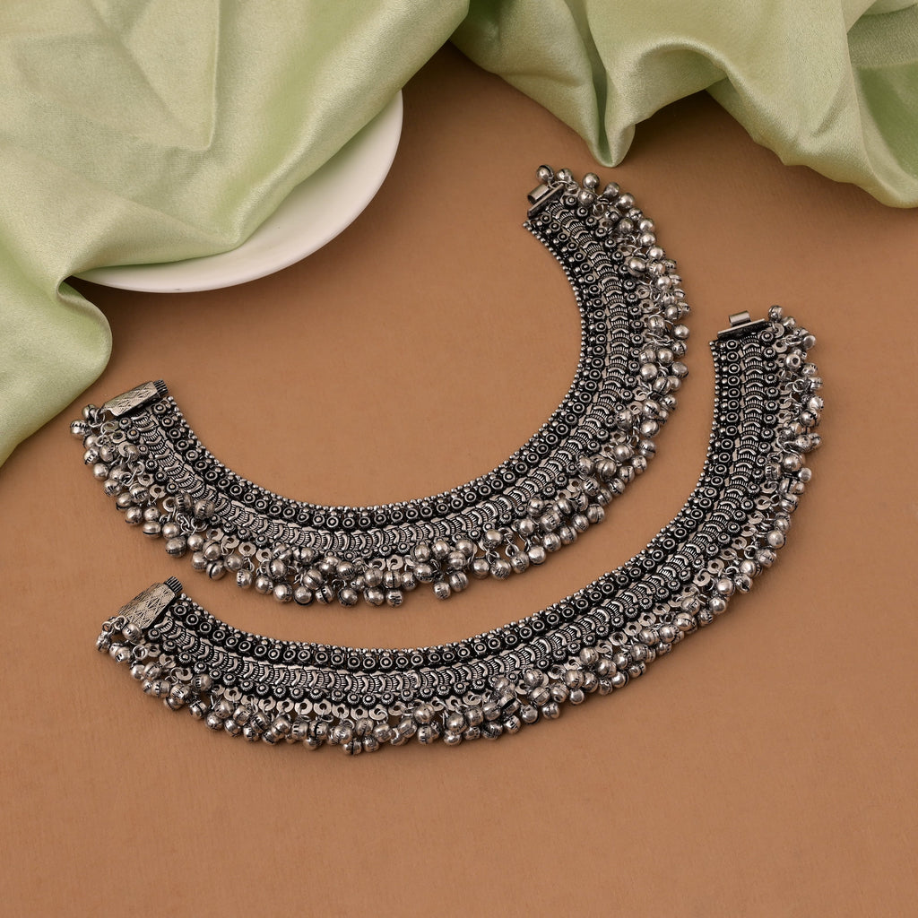 Classic Silver Color Oxidised Anklet With Delicate Detailing And Traditional Finish