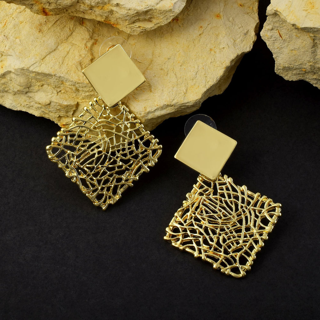Attractive Gold Color Anti Tarnish Earrings Designed for Elegant Jewelry Styling and Daily Wear