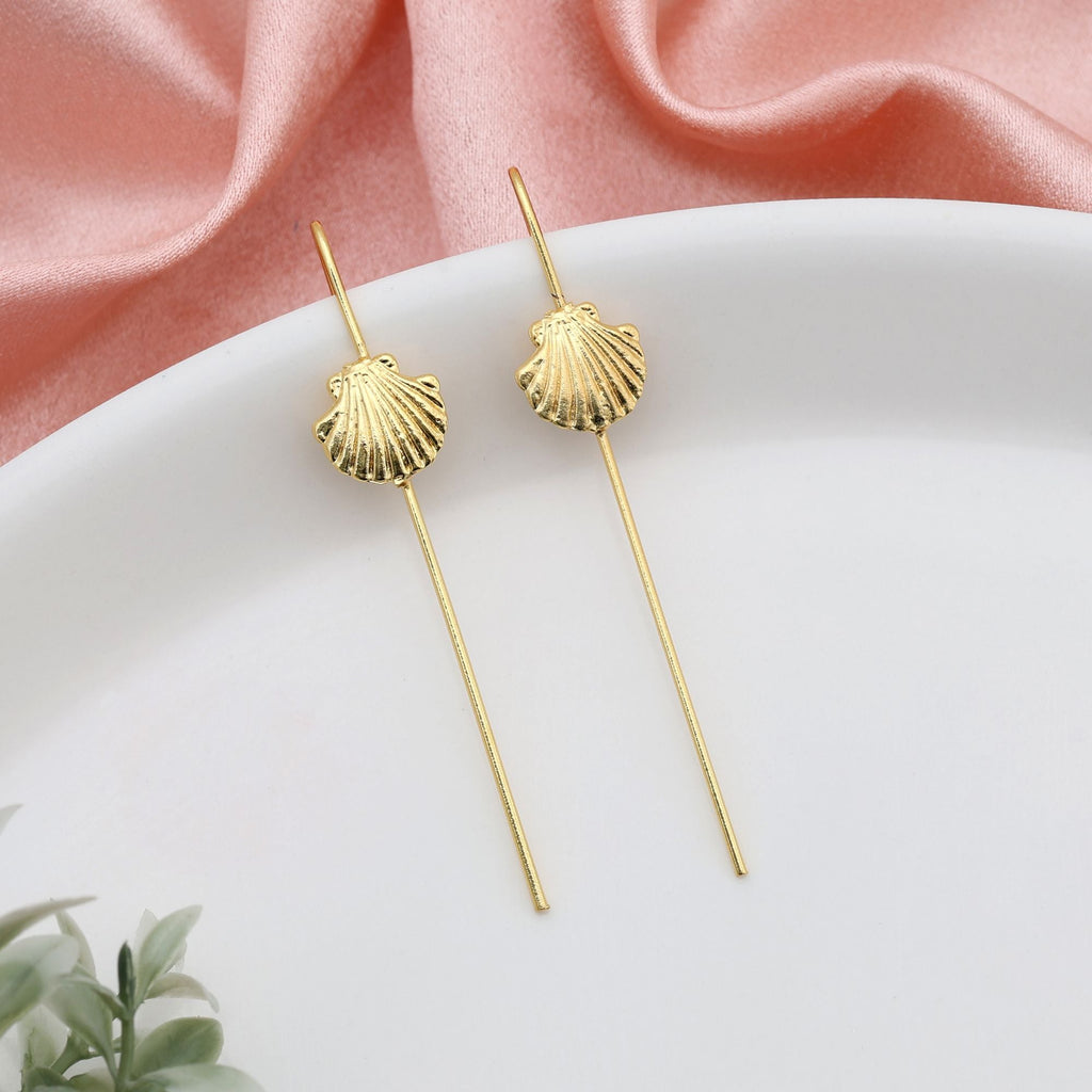 Gold Color Earcuff Crafted With Intricate Patterns To Enhance Elegant Ceremonial Styling