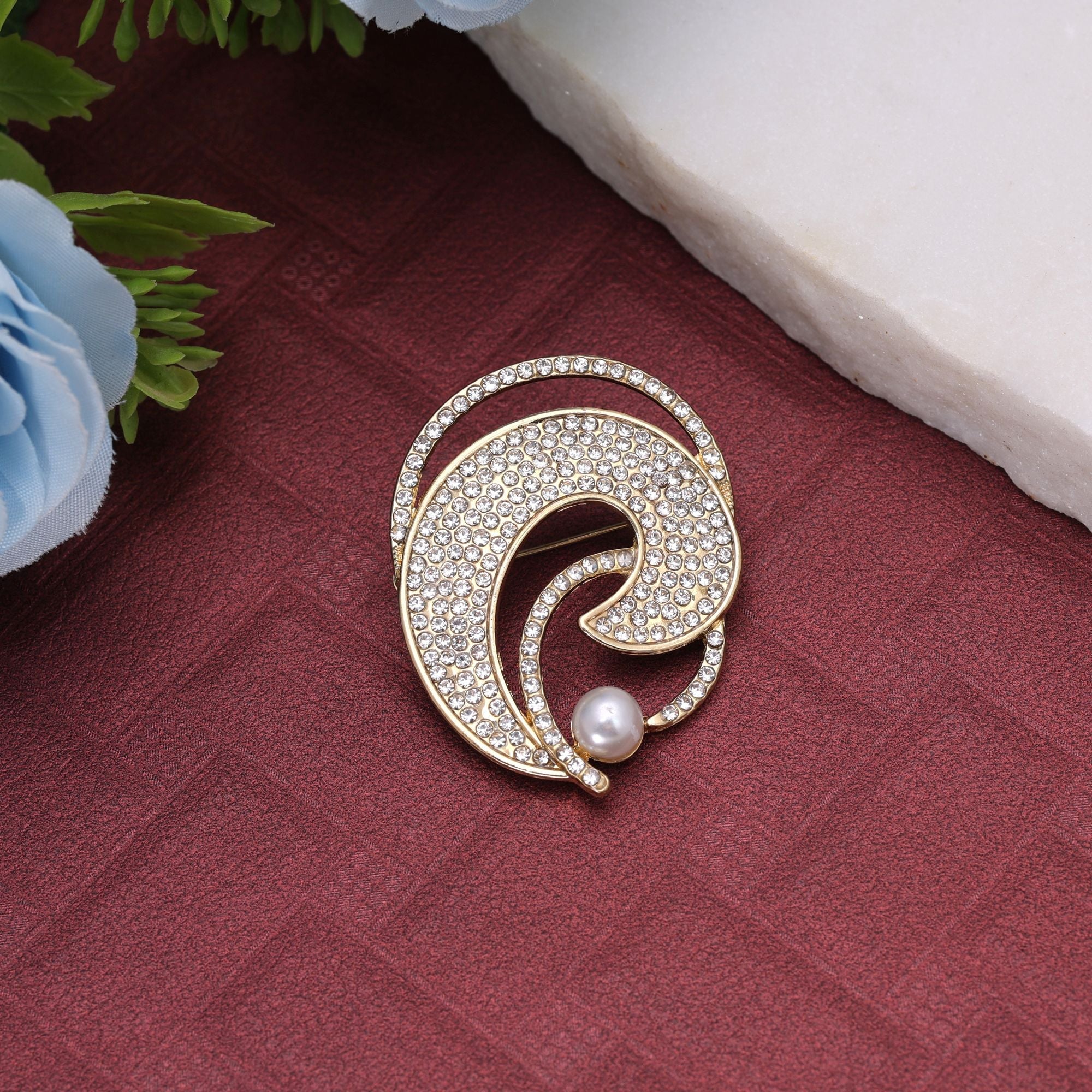 White Color Floral Design Brooch Classic Fashion