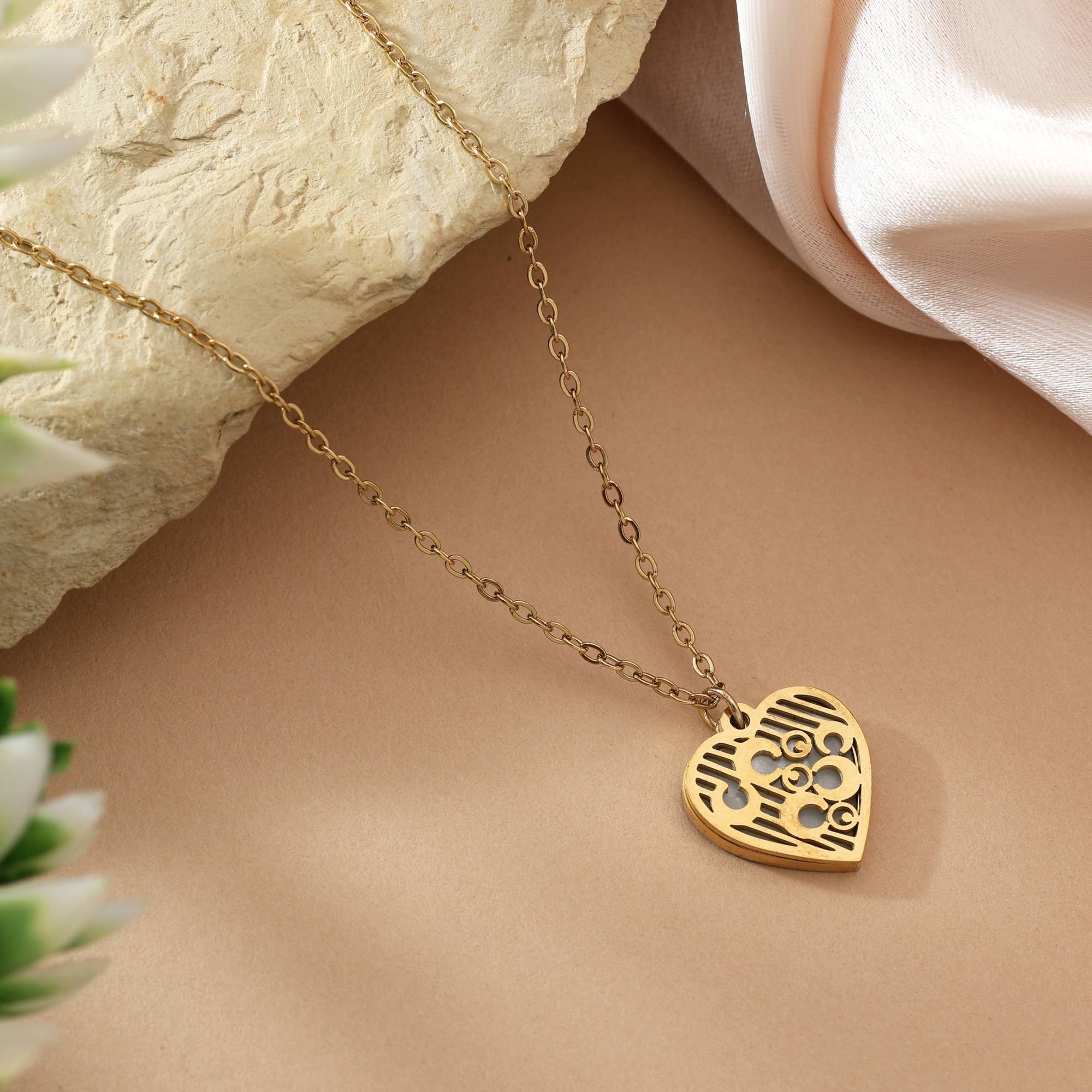 Stylish Gold Color Stainless Steel 18K Gold Plated Anti Tarnish Necklace Ideal For Daily Wear