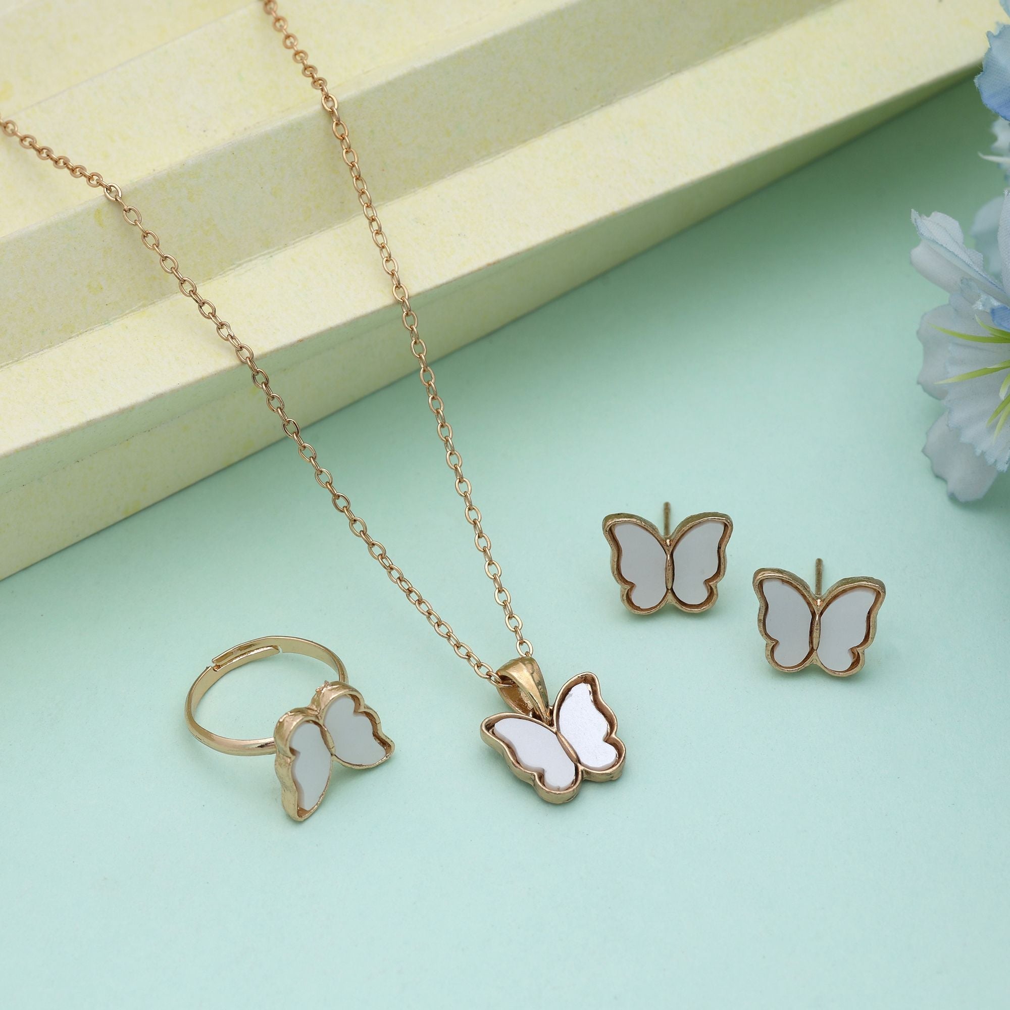 White Color Anti Tarnish Necklace Set Classic Everyday Wear