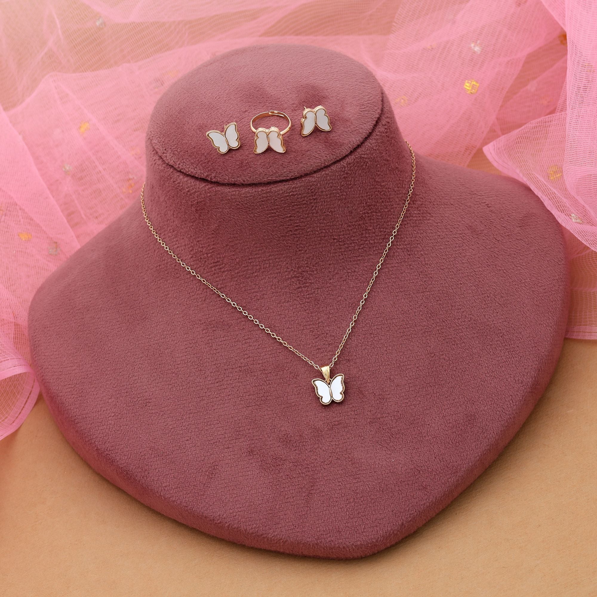 White Color Anti Tarnish Necklace Set Classic Everyday Wear