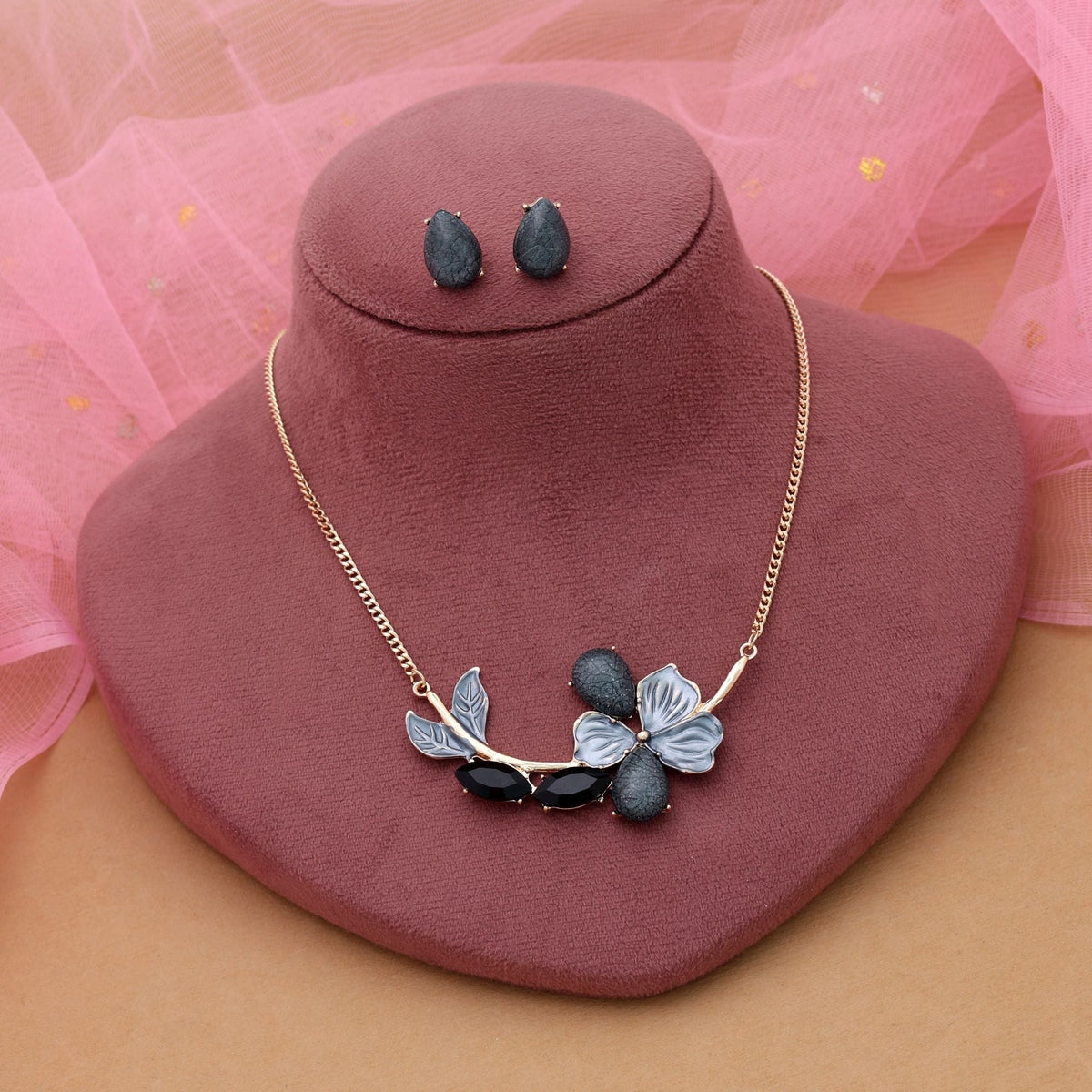 Black Color Flower Design Anti Tarnish Necklace Set Stylish Floral