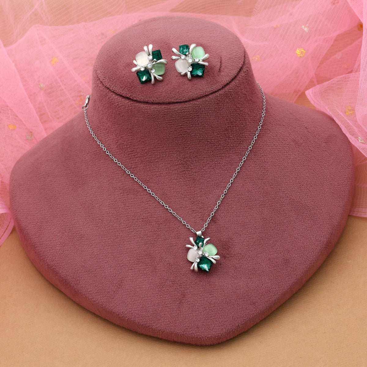 Green Color Anti Tarnish Necklace Set Classic Everyday
