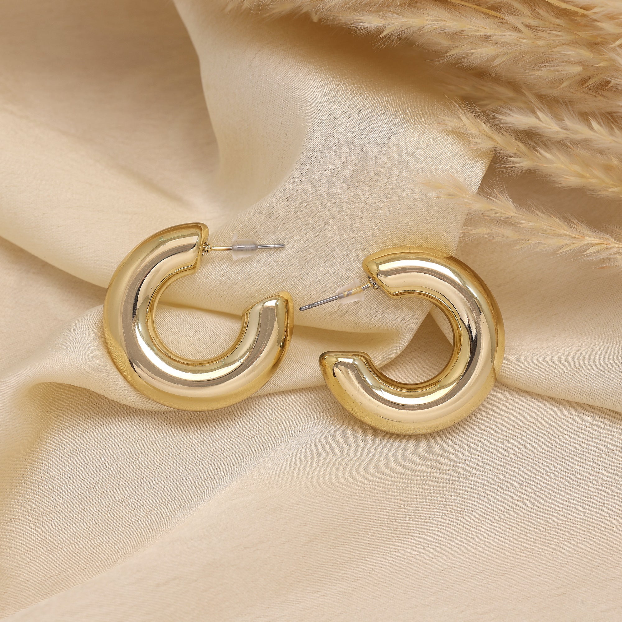 Beautiful Gold Color Fashion Earrings With Intricate Design Ideal For Brides And Events