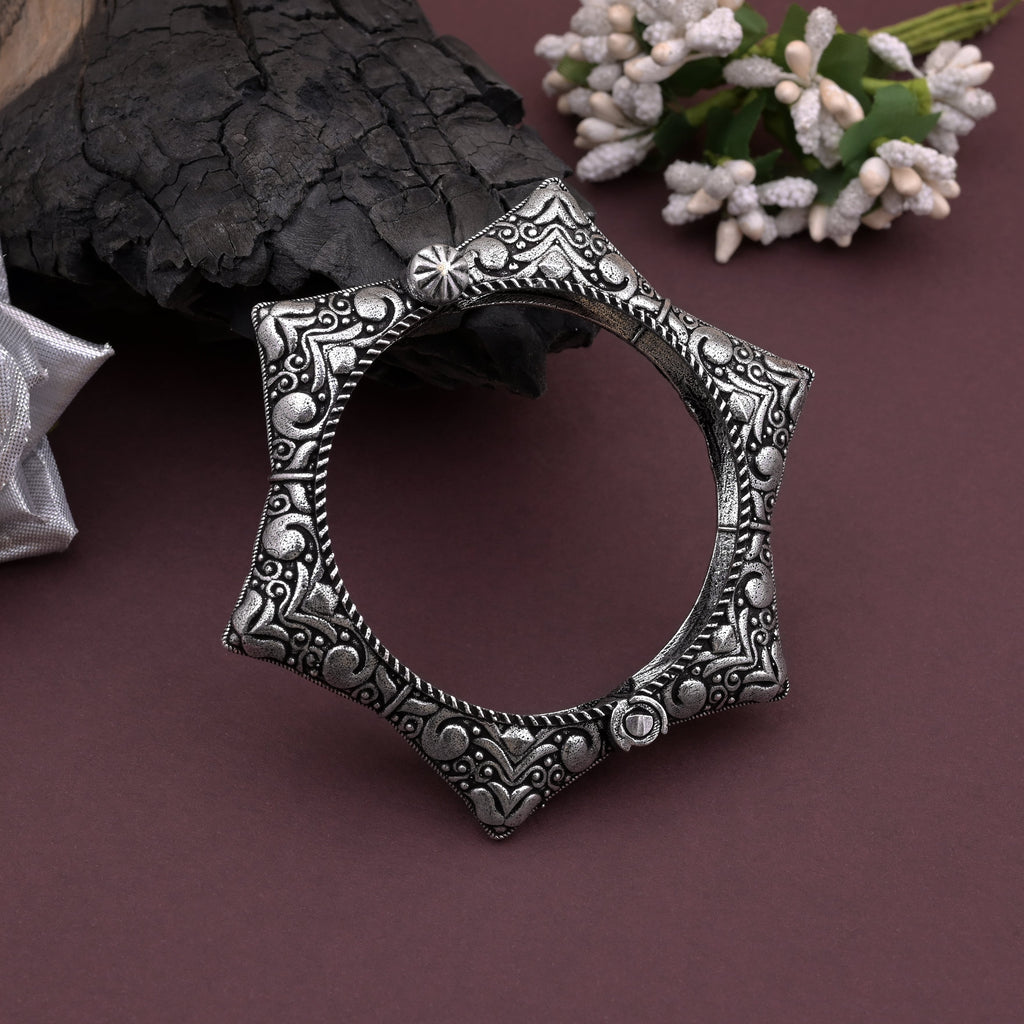 Stunning Silver Color Oxidised Openable Bracelet Ideal For Gift Or Personal Use