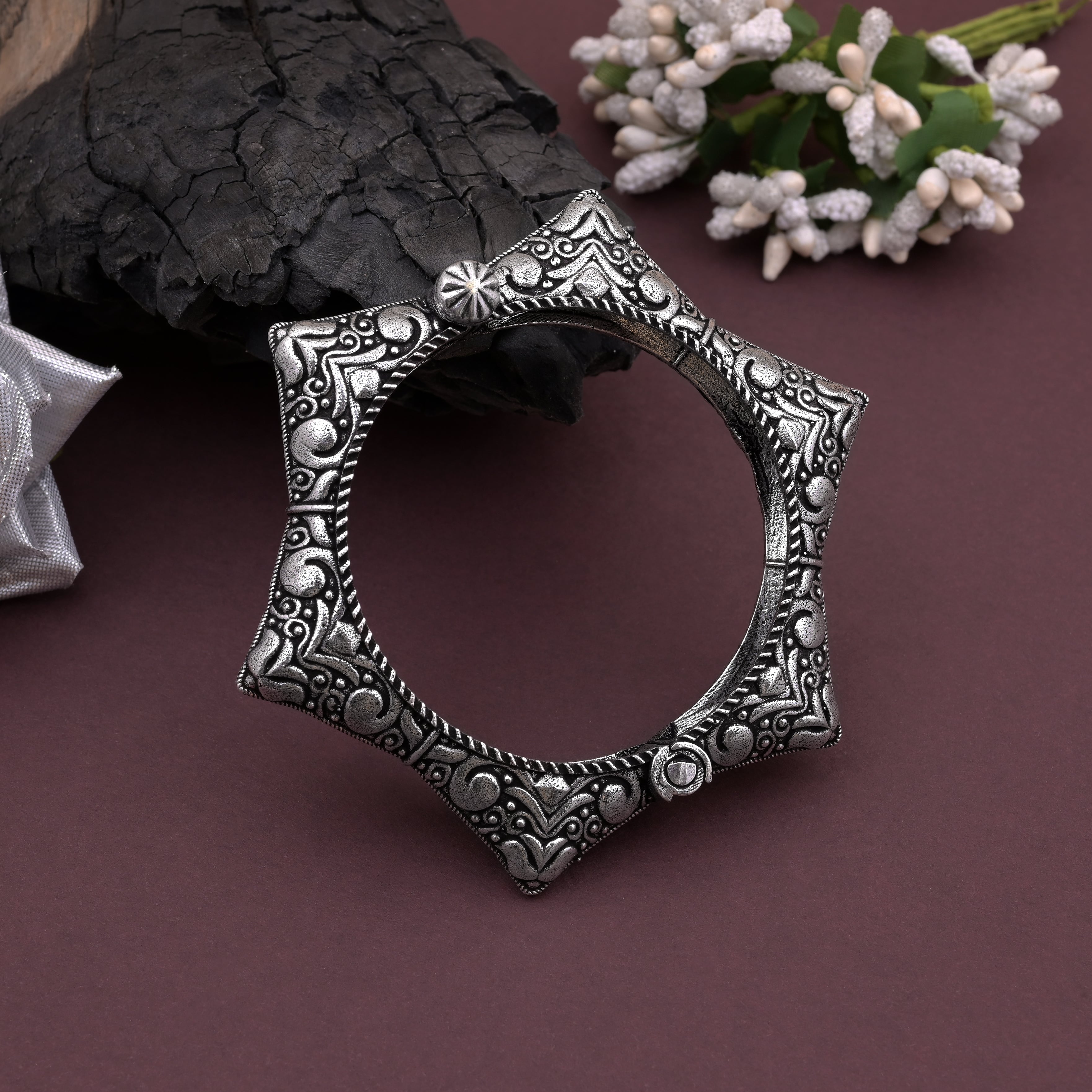Stunning Silver Color Oxidised Openable Bracelet Ideal For Gift Or Personal Use