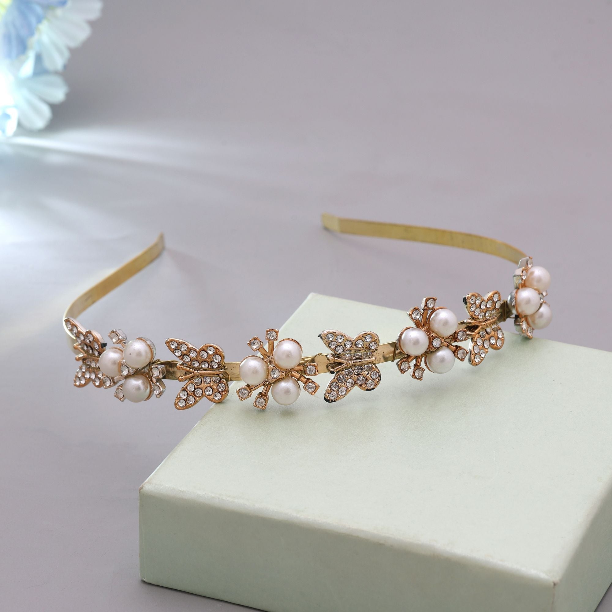 White Color Fashion Hair Band