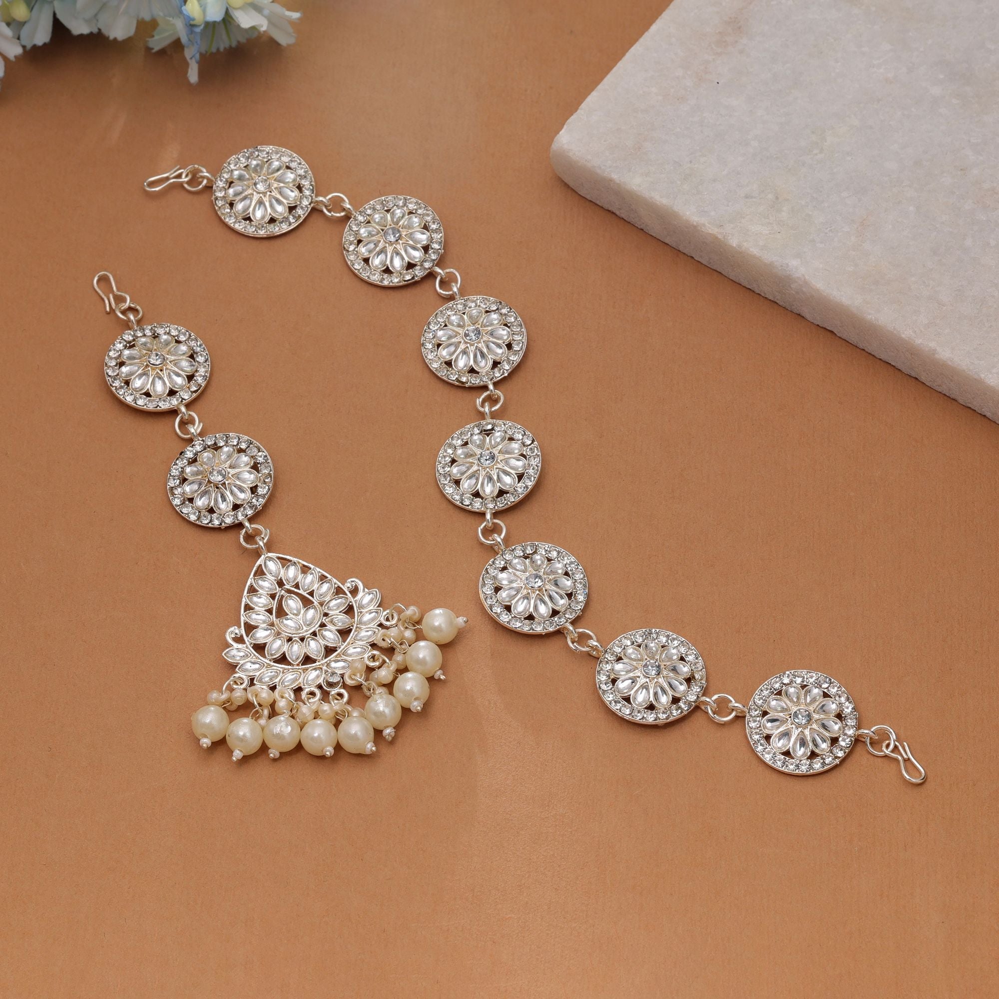 White Color Kundan Mathapatti with Maangtika Bridal Look
