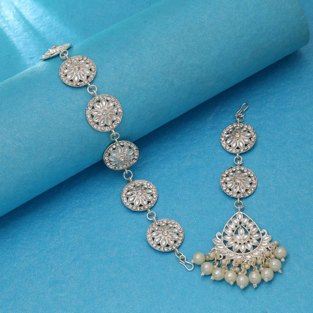White Color Kundan Mathapatti with Maangtika Bridal Look