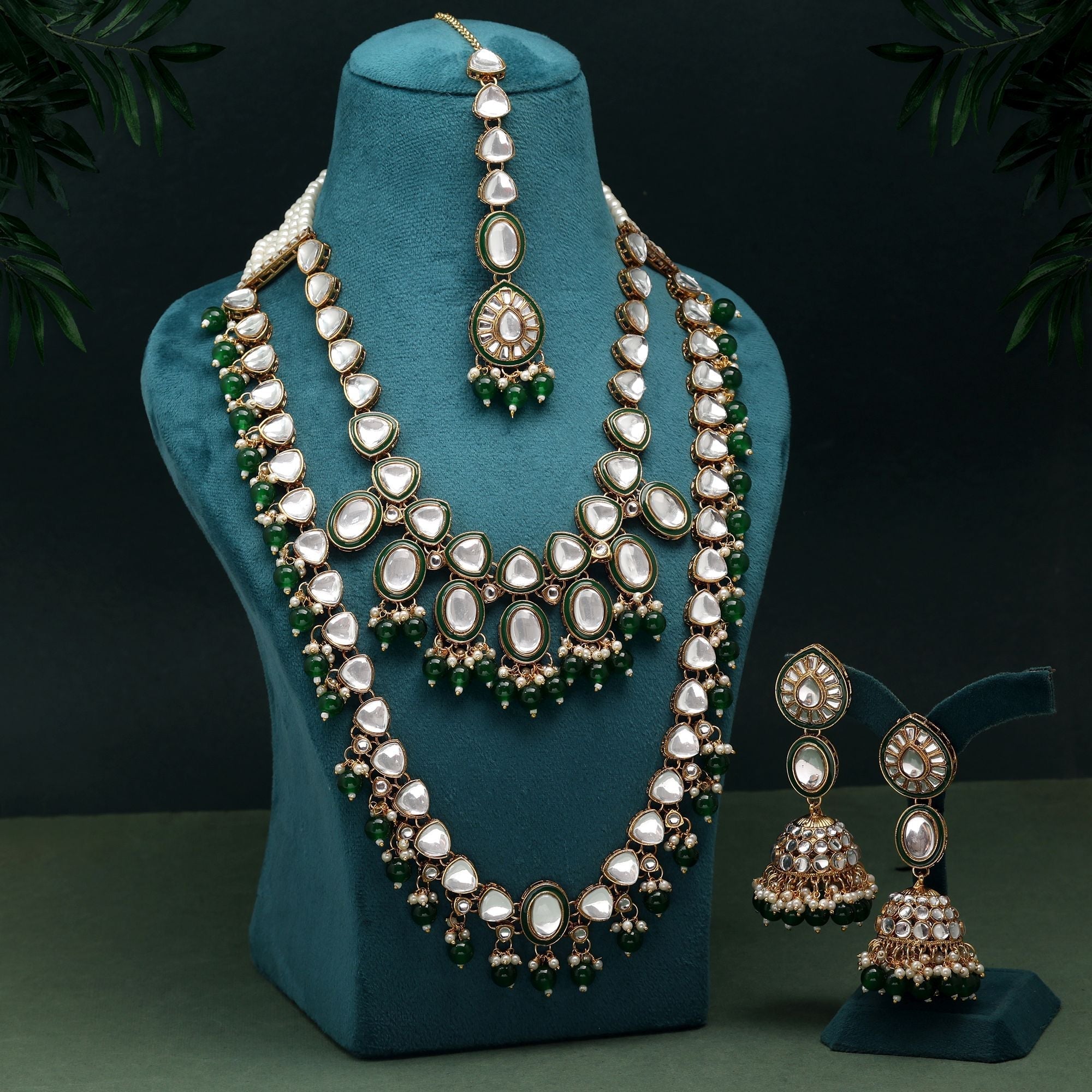 Elegant Green Color Kundan Necklace Set Designed For Bridal And Wedding Jewelry