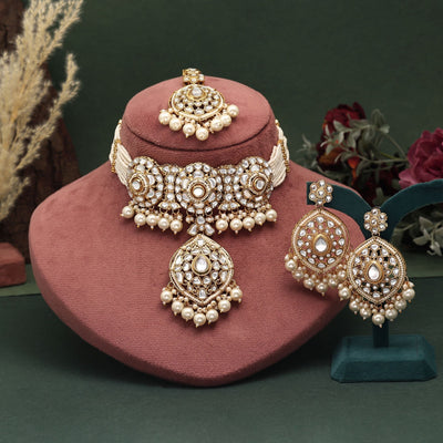 Exclusive White Color Choker Kundan Necklace Set Designed For Brides And Traditional Wedding Outfits