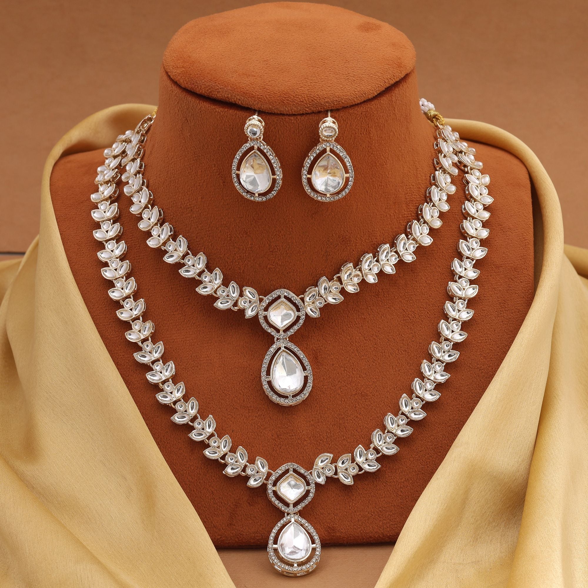 Elegant White Color Kundan Necklace Set For Grand Occasions