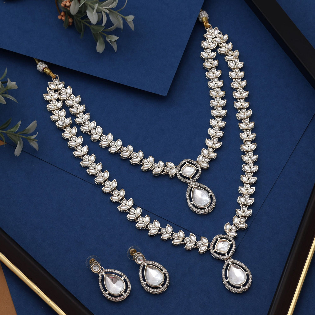 Elegant White Color Kundan Necklace Set For Grand Occasions