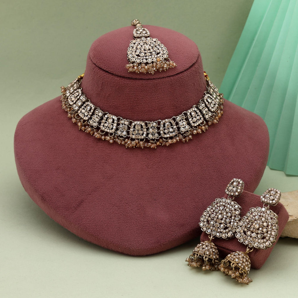 Glamorous Gold Color Kundan Necklace Set For Party Outfits