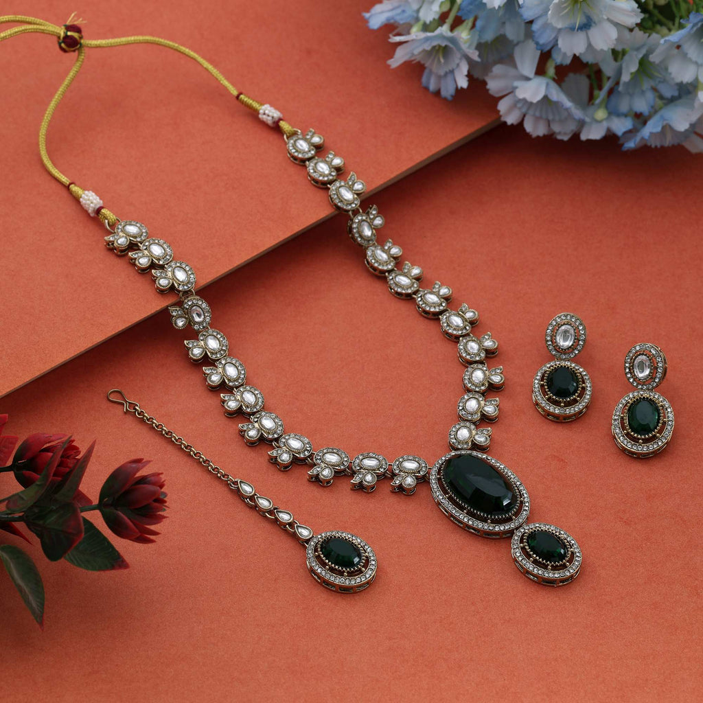 Elegant Green Color Kundan Necklace Set Perfect For Enhancing Traditional Festive Outfits