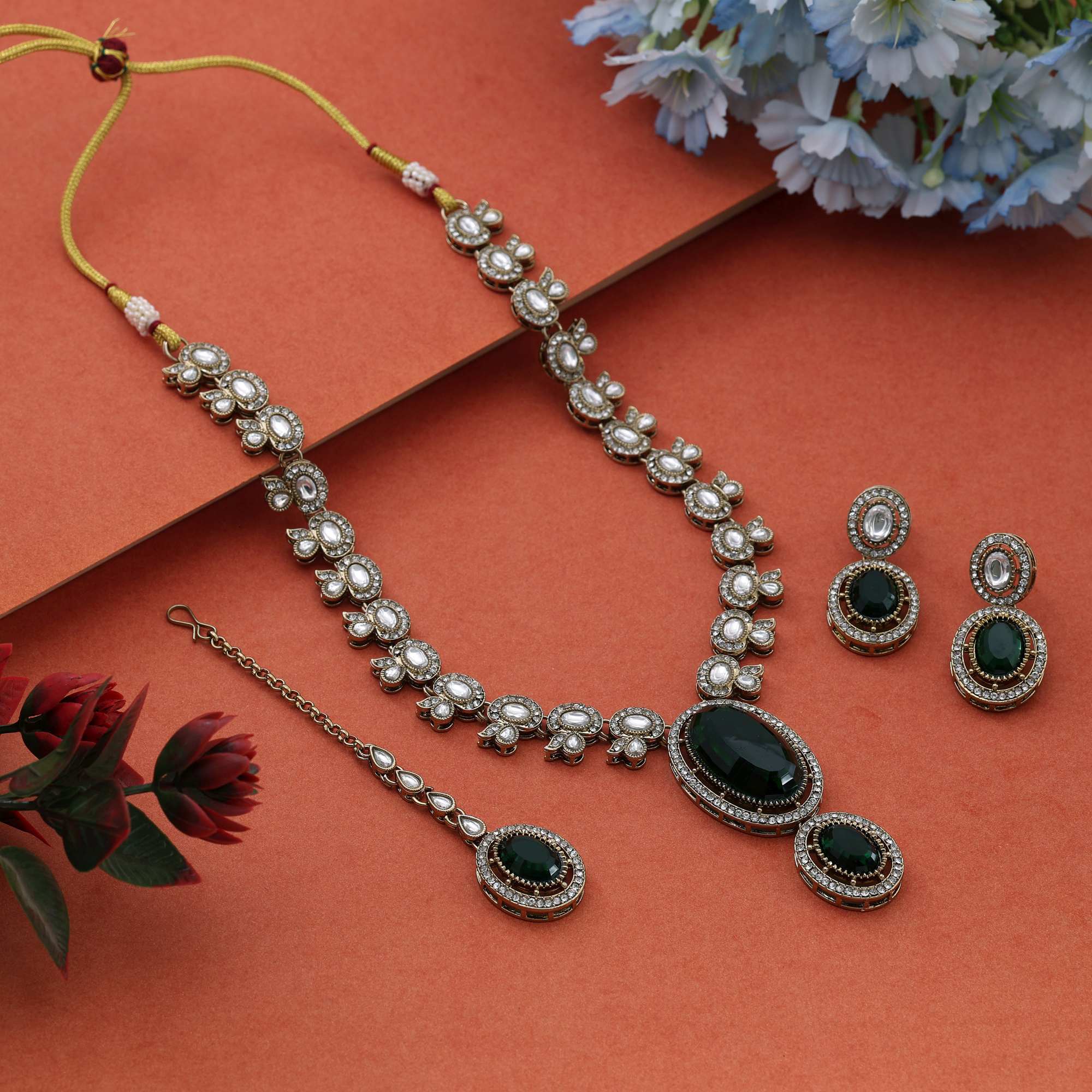 Elegant Green Color Kundan Necklace Set Perfect For Enhancing Traditional Festive Outfits