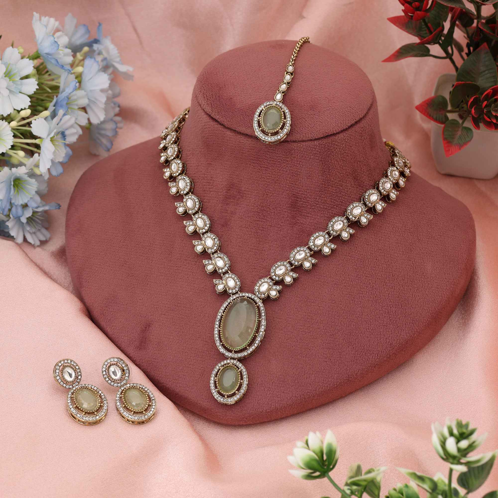 Subtle Off White Color Kundan Necklace Set Perfect For Minimal Yet Radiant Styling