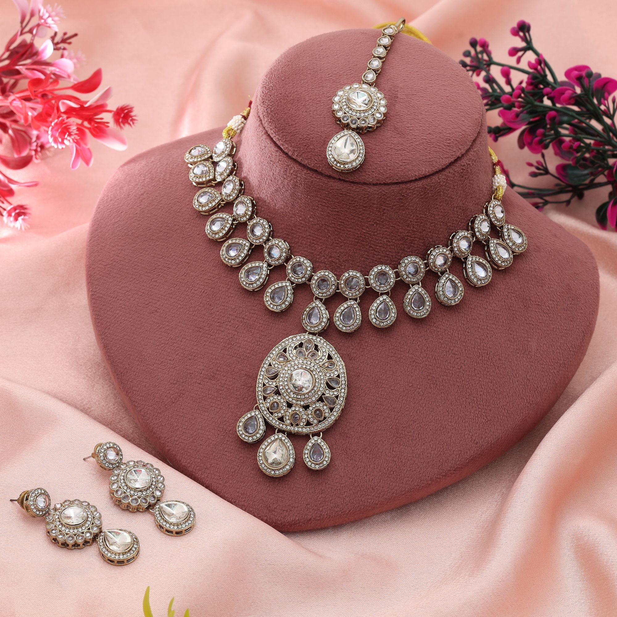 White Color Kundan Necklace Set Bridal Wear Design