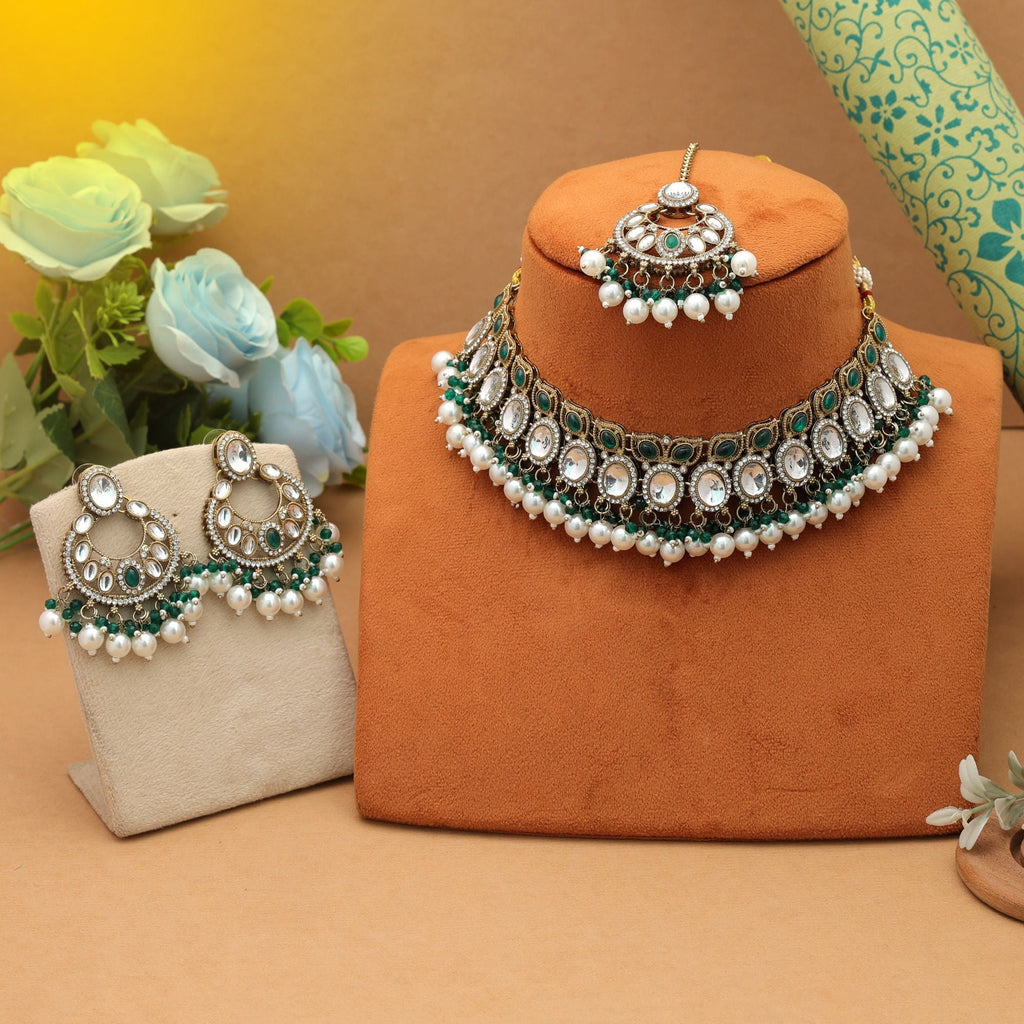 Beautiful Green Kundan Necklace Set