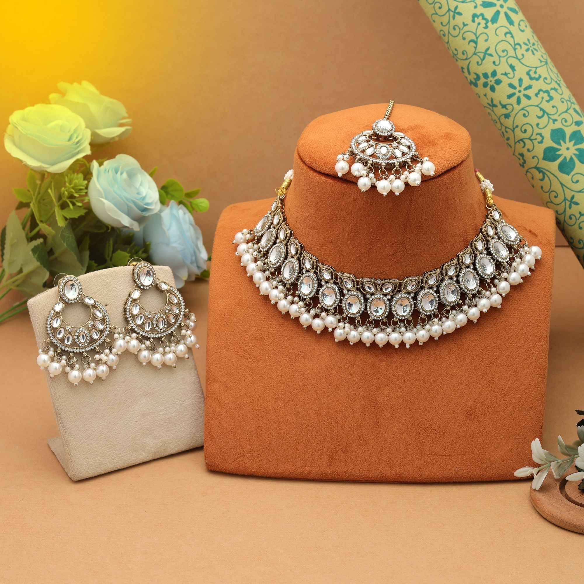 Charming White Kundan Necklace Set
