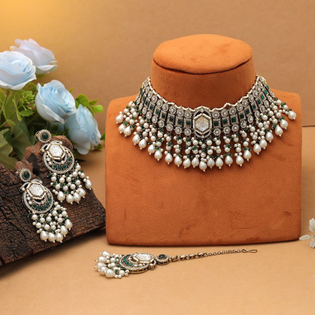 Stylish Green Choker Kundan Necklace Set