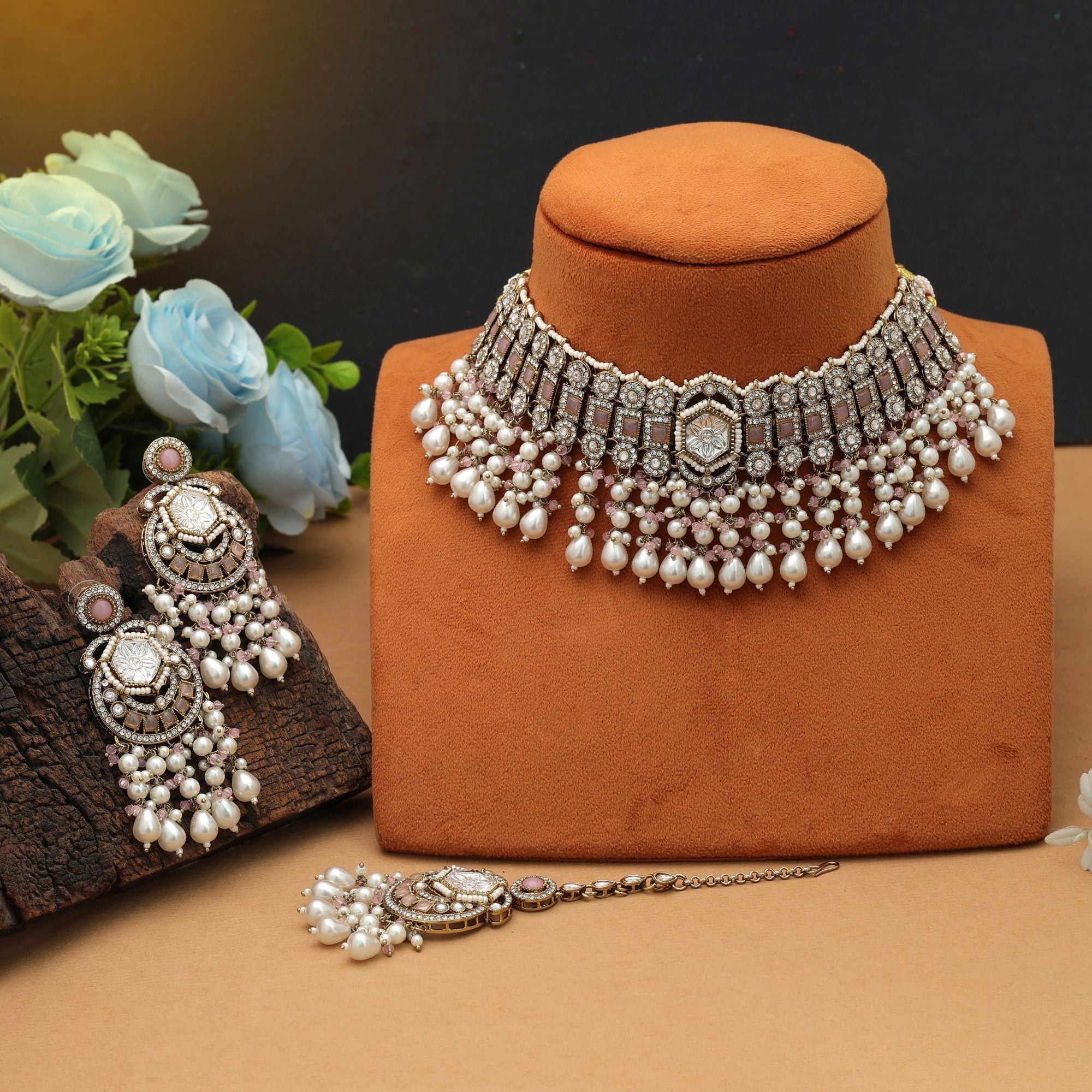 Lovely Light Pink Choker Kundan Necklace Set