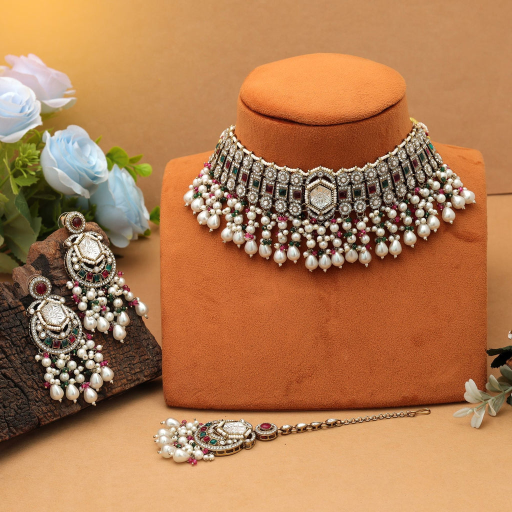 Unique Rani Green Choker Kundan Necklace Set