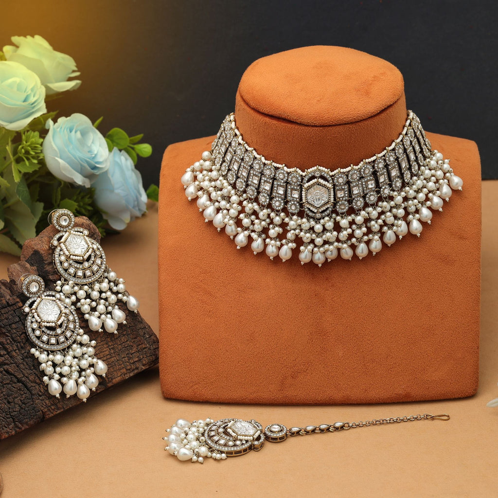 Elegant White Choker Kundan Necklace Set