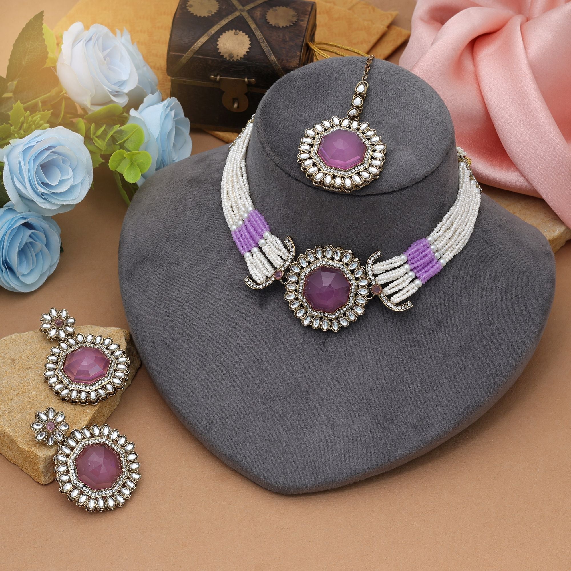 Graceful Light Purple Choker Kundan Necklace Set