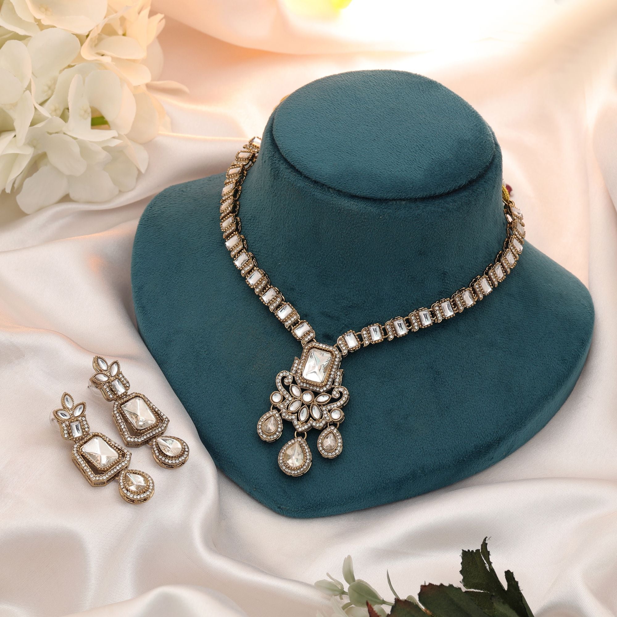White Color Kundan Necklace Set Elegant Bridal Wear