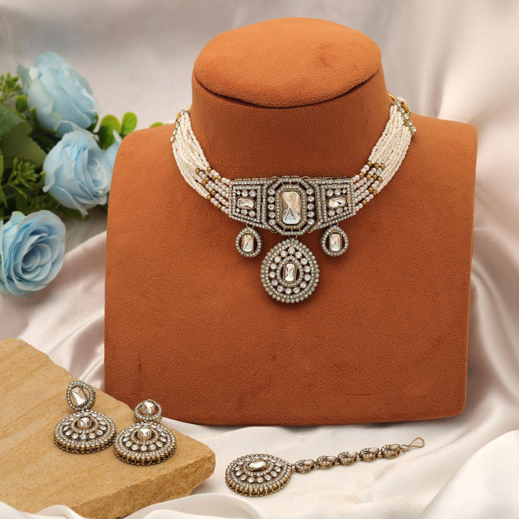 White Color Choker Kundan Necklace Set