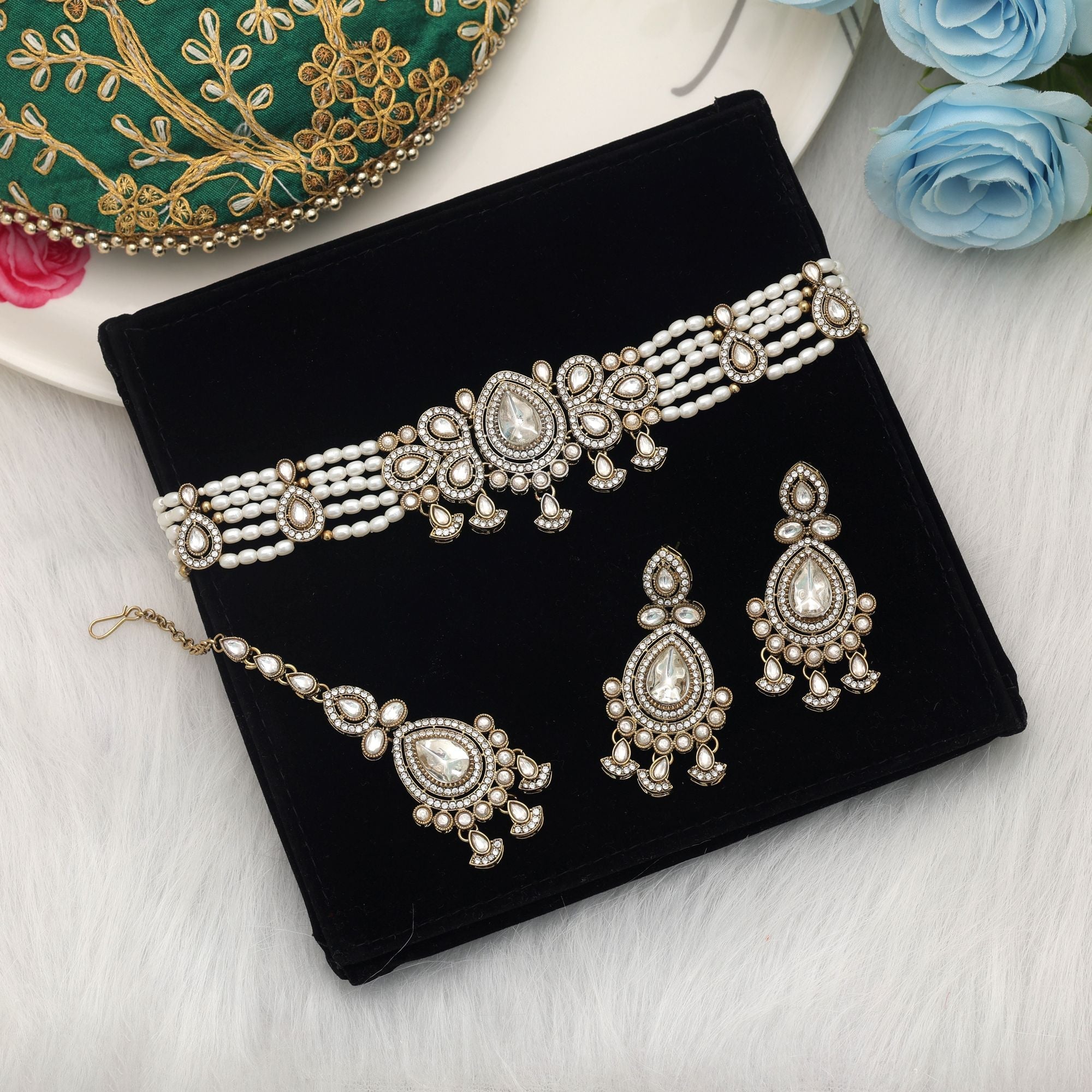 White Color Choker Kundan Necklace Set