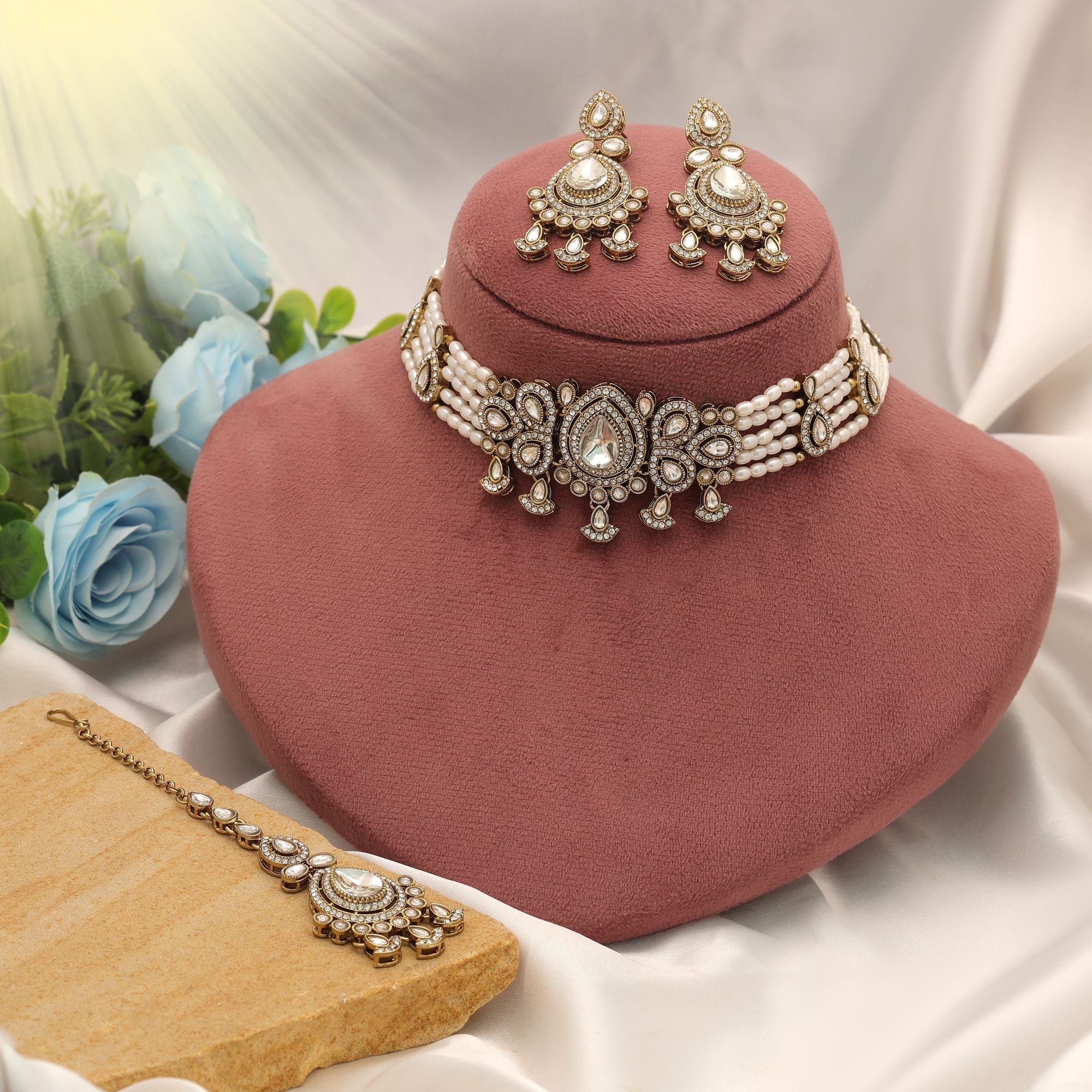 White Color Choker Kundan Necklace Set