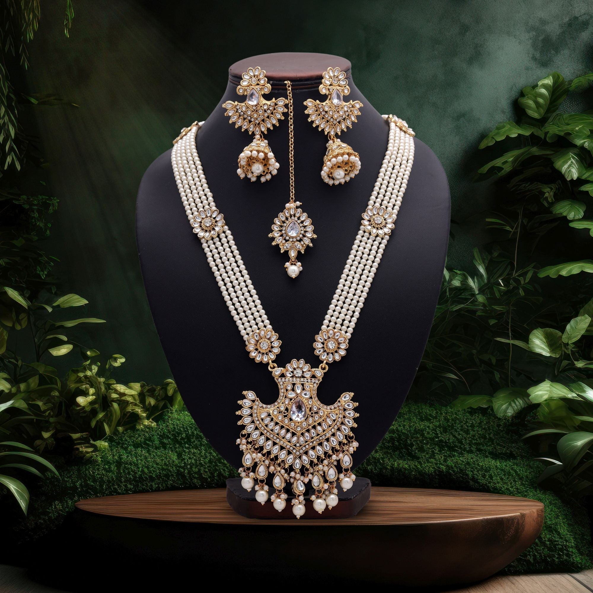 Elegant White Kundan Necklace Set
