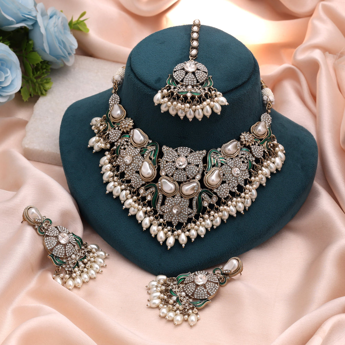 Pristine Crystal White Color Turkish Kundan Necklace Set For Sophisticated Functions