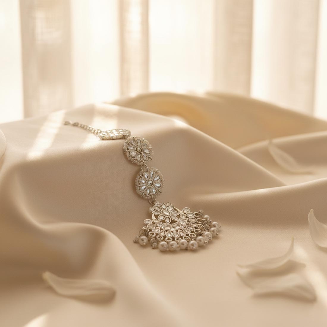 White Pearl Style Kundan Maang Tikka