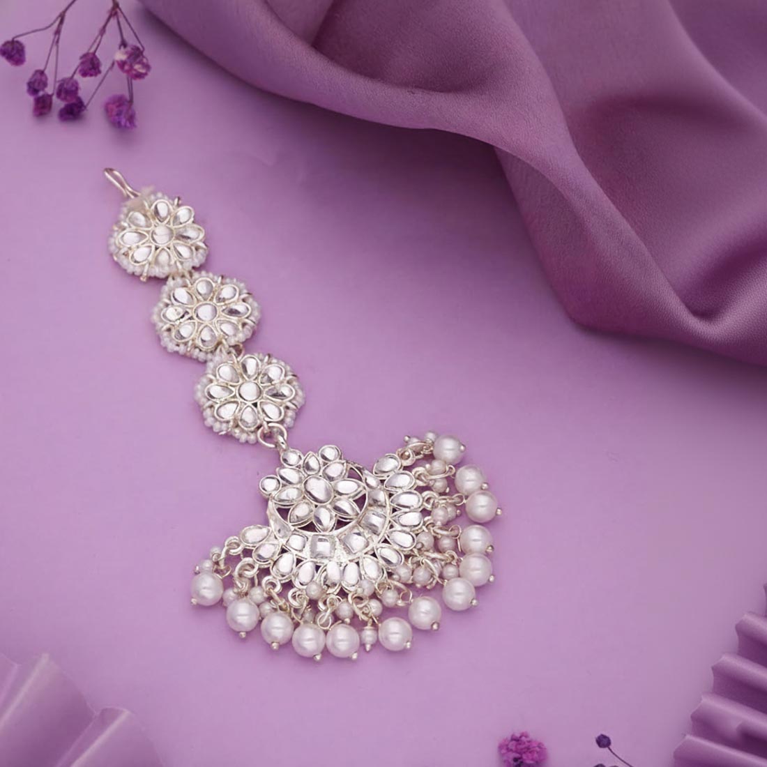 White Pearl Style Kundan Maang Tikka